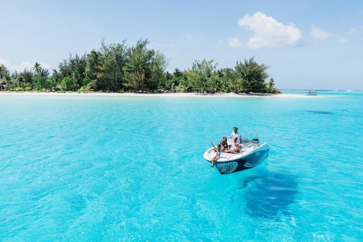 A family enjoying a private tour on Cap Camarat boat