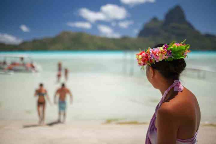 Vairea waiting for her guest on the beach in Bora Bora