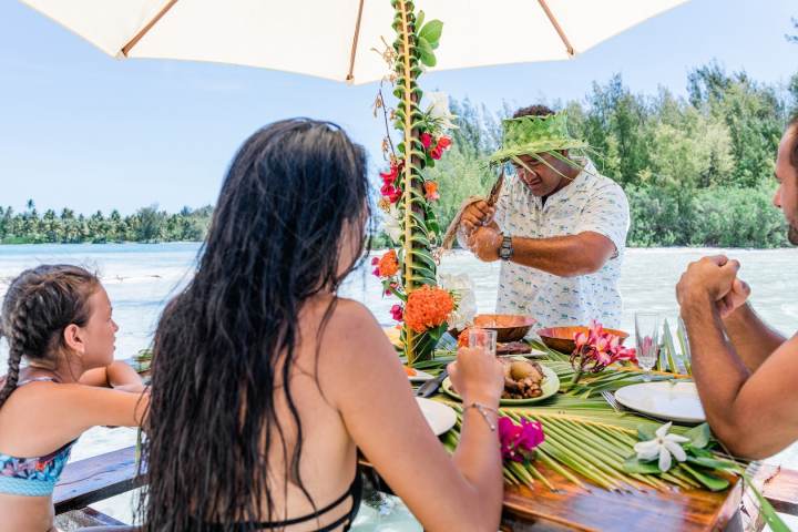 A man pouring fresh coconut milk on fish raw