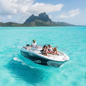 A family enjoying a private boat tour in Bora Bora